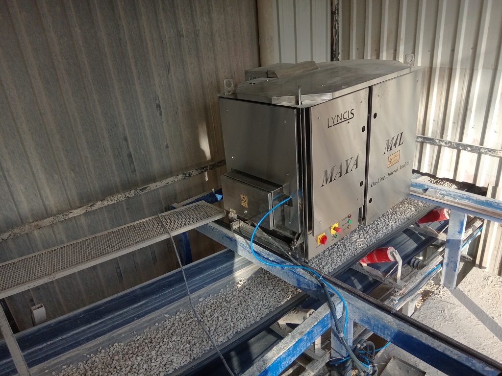 refractories cross belt analyzer cross belt analyzer over refractory production conveyor